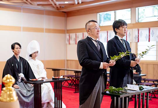 Tamagushi Hairei (performed by representatives of each family)