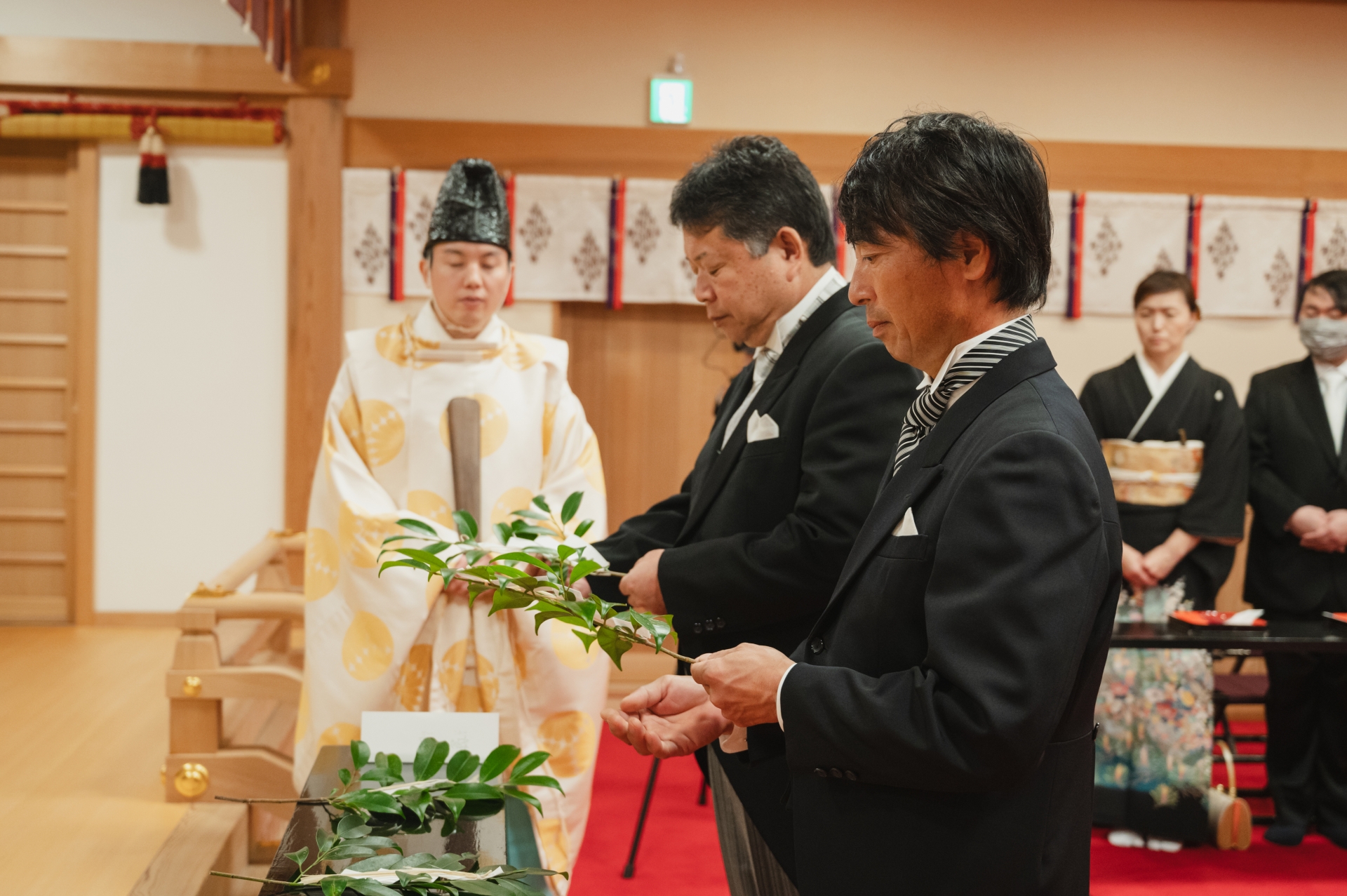 Tamagushi Hairei (performed by representatives of each family)