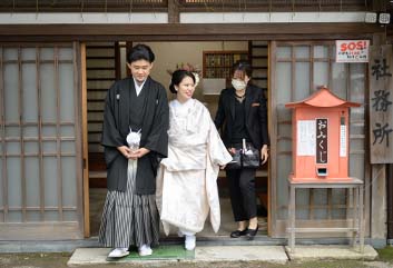 お支度アップ、神社へ出発